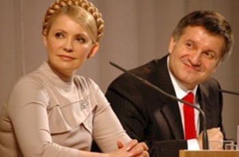 Аваков пока отсидит за границей