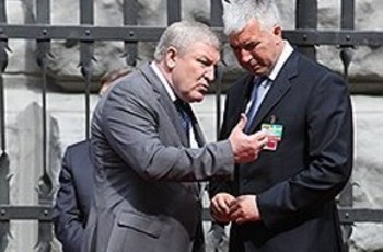 Приказано возглавить