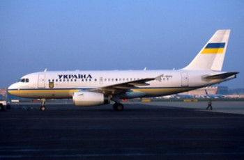 Літак для Президента: позолочений умивальник і золоті рами (фото)