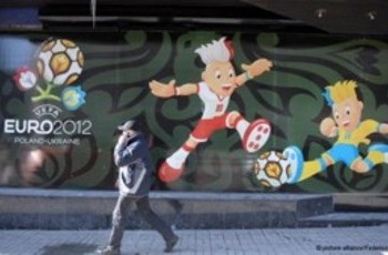 Милиция и фанаты на Украине спорят о мерах безопасности на Евро-2012