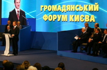 Предложениями общественности Попов исписал полблокнота