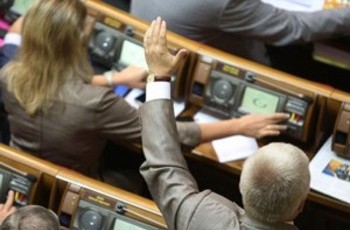 Комуністи «кидають» ПР, а Литвин підтримує