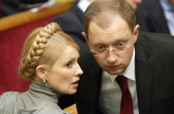 Янукович теряет контроль