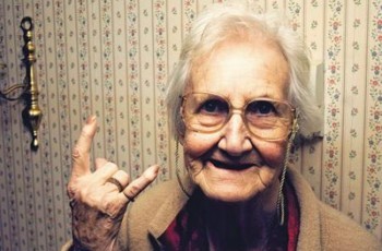 Эффект бабушки: чем опасны щедрые социальные выплаты в Украине