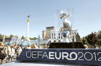 Брюссель меняет кнут на пряник