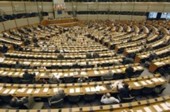 Европарламент усиливает давление на Януковича