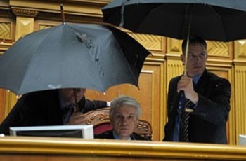 Парламент получил право разорвать Харьковские соглашения с Россией