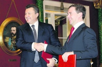 Янукович передаст весточку Путину