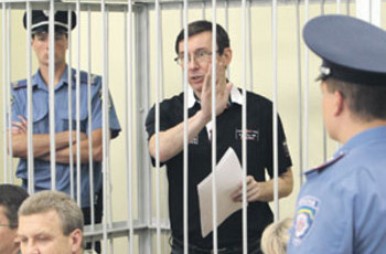 Суд в Страсбурге выяснит, есть ли в Украине политзаключенные