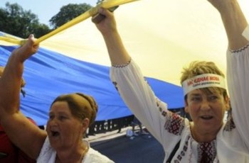 В Харькове протестовали против расширения статуса русского языка