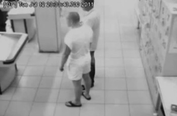 Озверевшая охрана: за что украинцев бьют в магазинах (ВИДЕО)