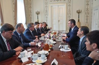 «Удар» чи інсульт. Польські ЗМІ про віртуальну опозицію в Україні