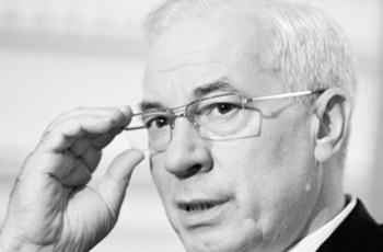 Азаров едет к королю