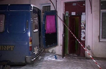 С помощью мачете