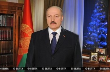 Новогодние поздравления диктаторам пишут как под копирку