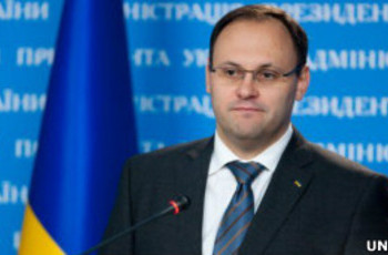 Януковичу пропонують подумати про догану Каськіву через LNG-термінал