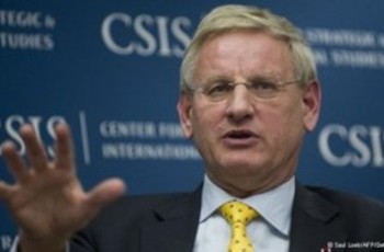 Карл Бильдт: Украина движется ни к ЕС, ни к России, а катится вниз