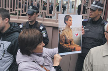 Тимошенко хочет появиться на публике