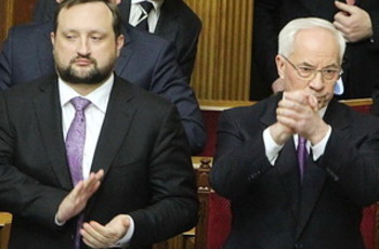 Рада продлила срок годности Азарова