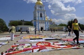 В Украине почтили память погибших от СПИДа