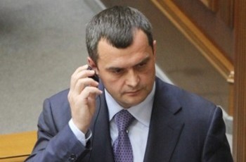 Глава МВД должен уйти в отставку, а Янукович поехать во Врадиевку