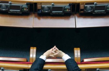 Заложник ситуации: что предлагают законопроекты о лечении Тимошенко за границей