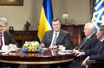 Янукович і «любі друзі». Яким мав бути справжній круглий стіл?