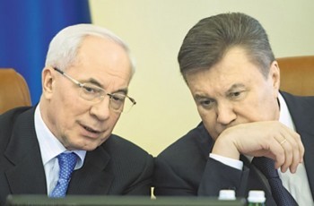 Янукович может пожертвовать Азаровым