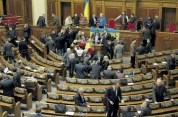 Украинская оппозиция нашла лазейку в Конституции