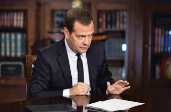 Дмитрий Медведев: Проблемами Донбасса должна озаботиться украинская власть, если она считает, что эти регионы являются частью страны