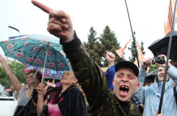 «Мирная жизнь» на Донбассе: что ни город, то отдельная республика