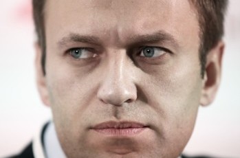 Навальный: «Остается только хлопать друг друга по плечу и помнить, что другой страны у нас нет»