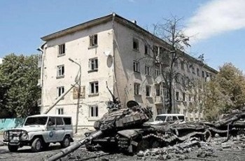 Бой за Марьинку: танки боевиков атакуют поселок