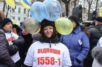 Валютно-іпотечний закон. Чому Порошенко і Гройсман тягнули кота за хвоста?