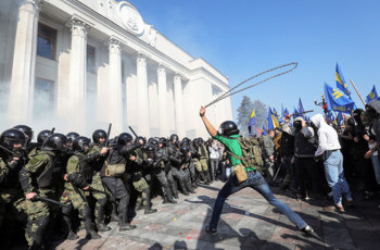 Конституция «на крови». Дожмет ли Порошенко «особый статус Донбасса»