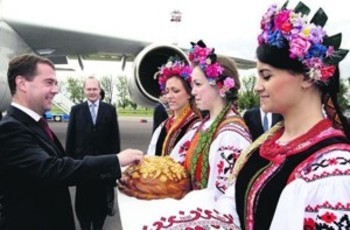 Медведев в Киеве: не разлей вода!