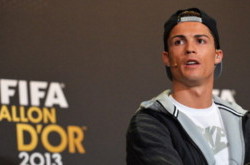 Роналду — обладатель «Золотого мяча»-2013