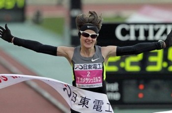 Украинка второй год подряд выигрывает марафон в Осаке