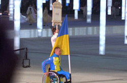 В Сочи зрители стоя приветствовали знаменосца с Украины