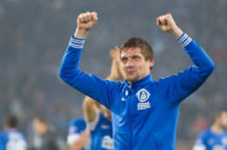 Гол Селезнева помог «Днепру» под дождем догнать «Шахтер»