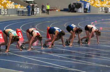 Первый старт легкоатлетов на «Олимпийском» омрачил дождь