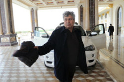 Луческу не покидает Донецк из-за денег в украинских банках