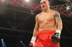 Александр Усик: «Парковщики узнают, денег не берут»