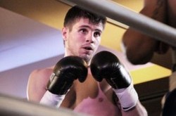 Хитров эффектно нокаутировал Четмена