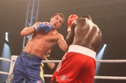 Гвоздик уверенно одолел Ламонта Уильямса