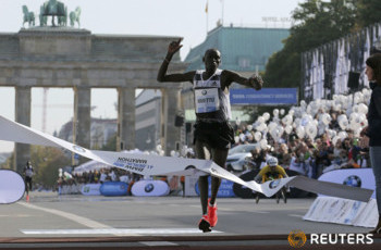 Кенийский бегун установил новый мировой рекорд в марафоне