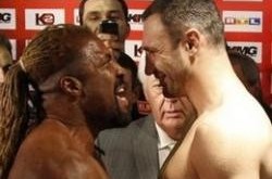 Шеннон Бриггс скинул в воду Владимира Кличко