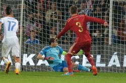 Первое поражение Испании за 8 лет, волевая победа Македонии