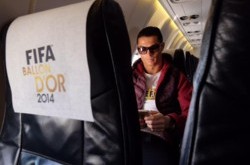 Роналду победил в опросе на «Золотой мяч», набрав 37,66% голосов