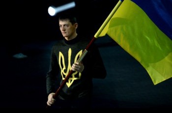 Украинские дефлимпийцы прикрывали медали в знак протеста на церемонии вручения в России
